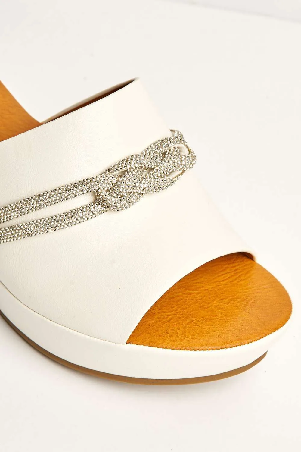 Cove Diamante Bow Large Band Wedge in White