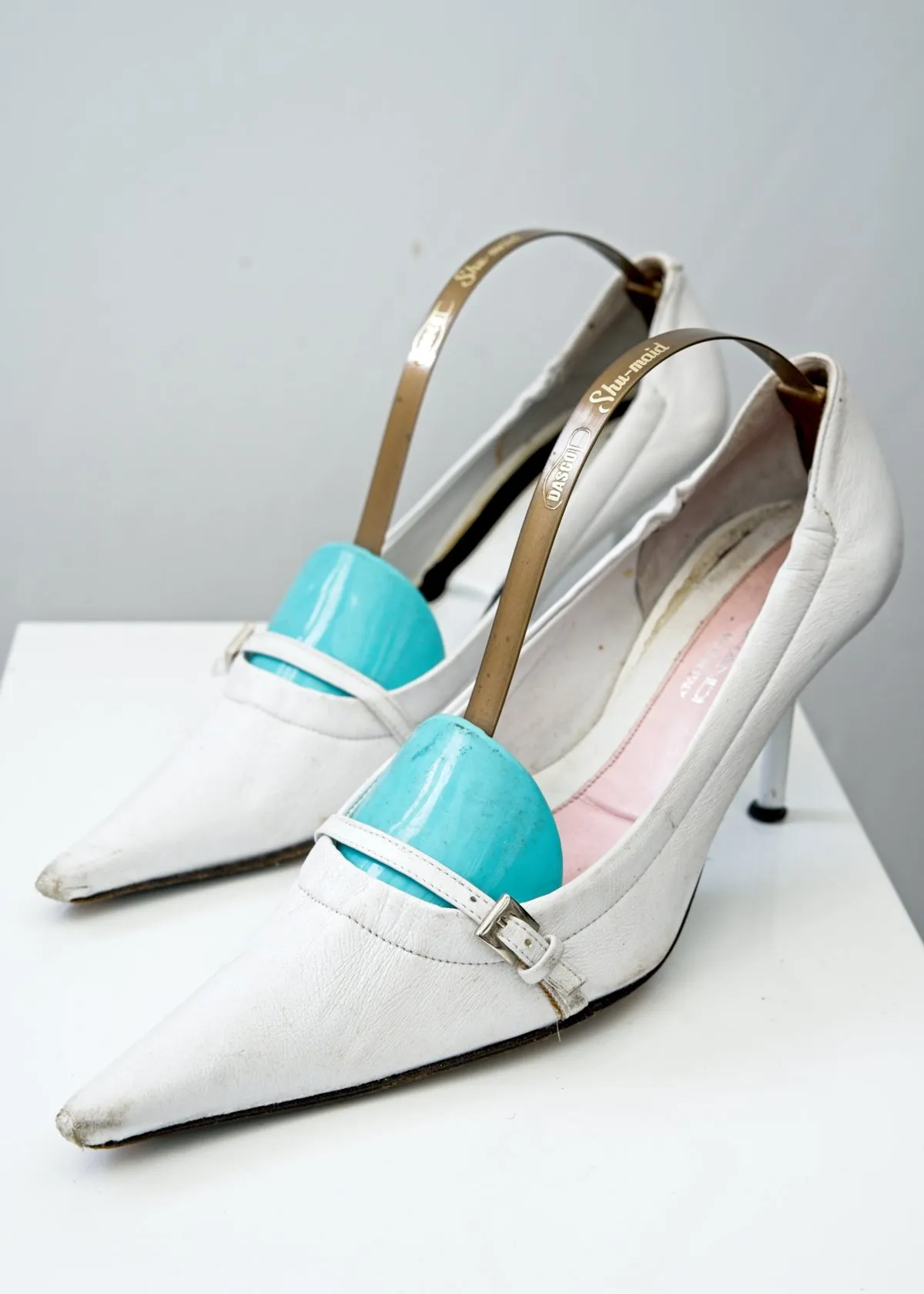 Vintage 60s White Pointy Stilleto Shoes • Size 5