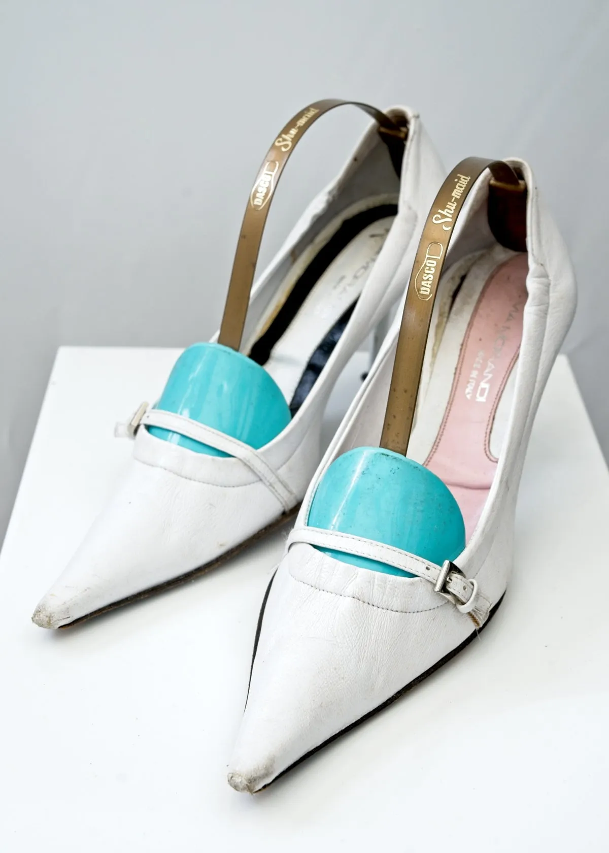 Vintage 60s White Pointy Stilleto Shoes • Size 5